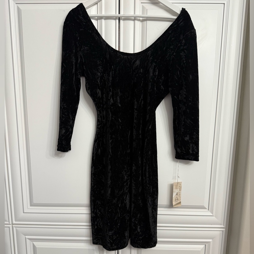NWT Size Large Black Crushed Velvet Bodycon Scoop Neck and Back 3/4 Sleeve Dress